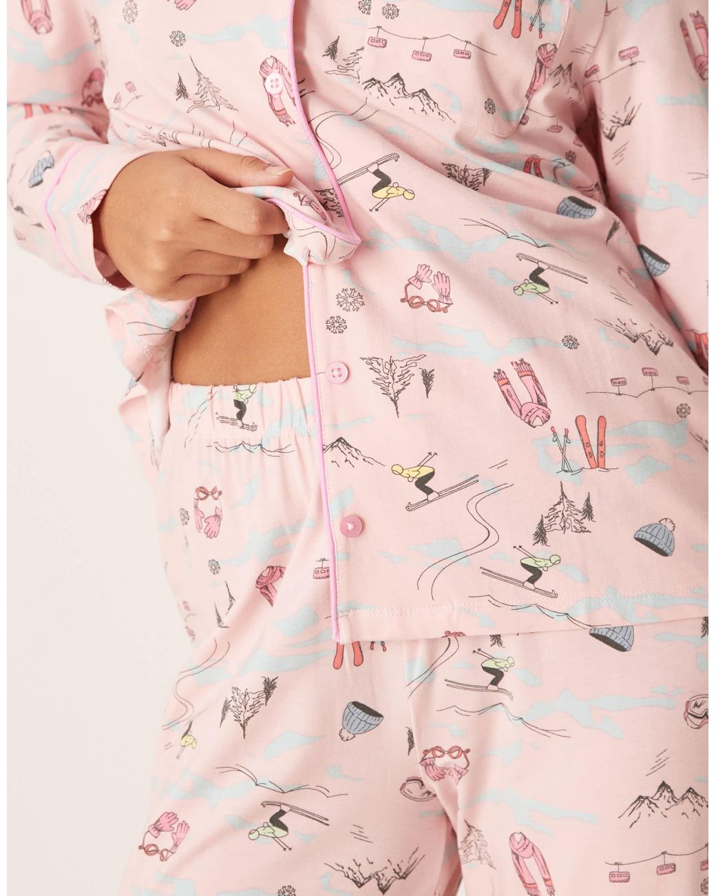 ASOS Pink Asos design petite – superweicher pyjama aus langärmligem hemd und hose mit ski-aufdruck und farblich abgesetzter paspelierung