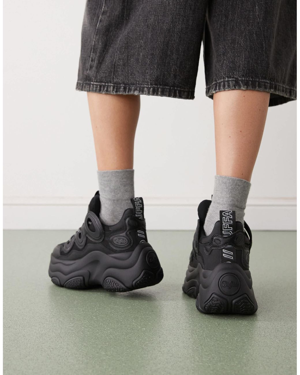 Buffalo Gray Prowler Trainer