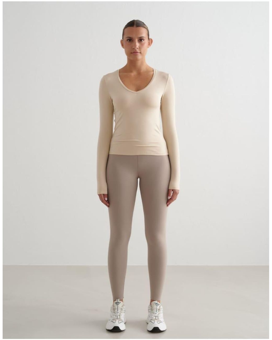 Aim'n Natural Café Au Lait Soft Basic V-Neck Long Sleeve