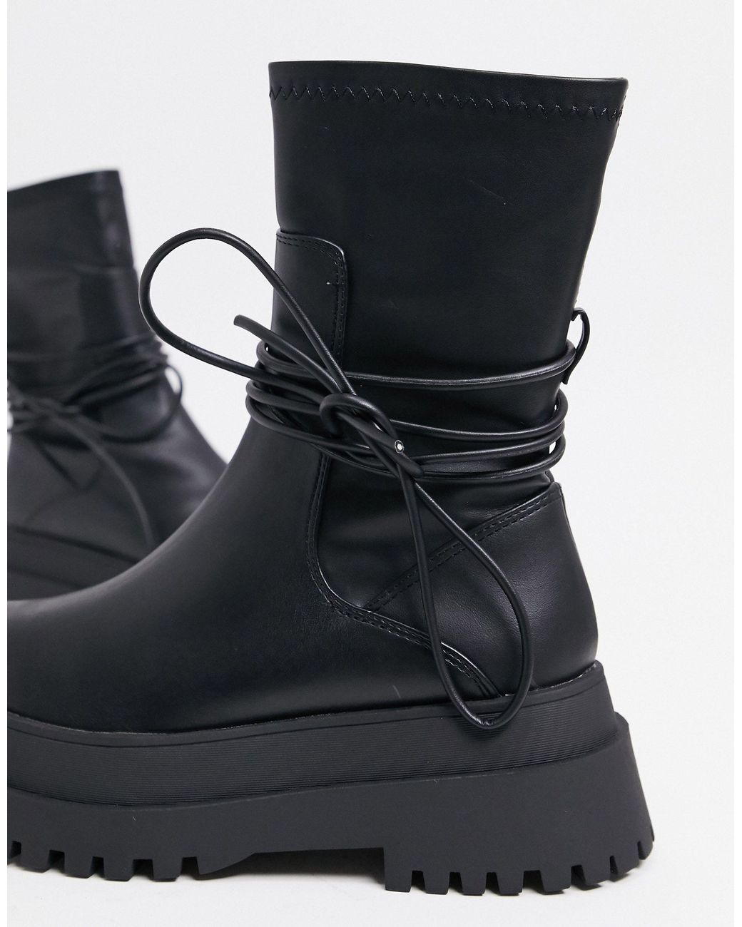 Flat 2025 chunky boots