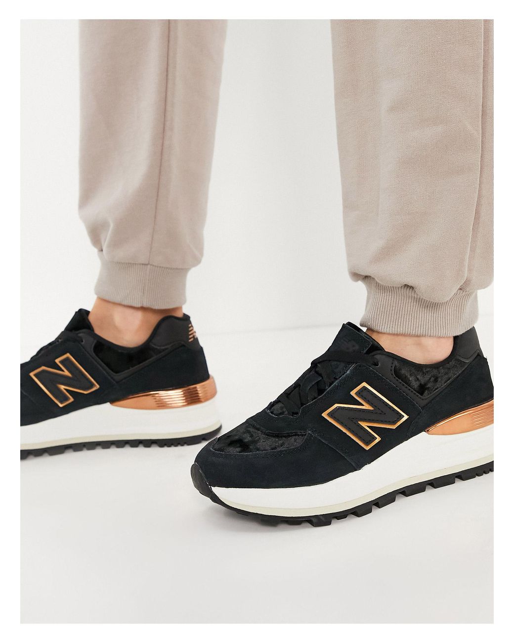 574 - sneakers nere e oro rosa con zeppa di New Balance in Nero | Lyst