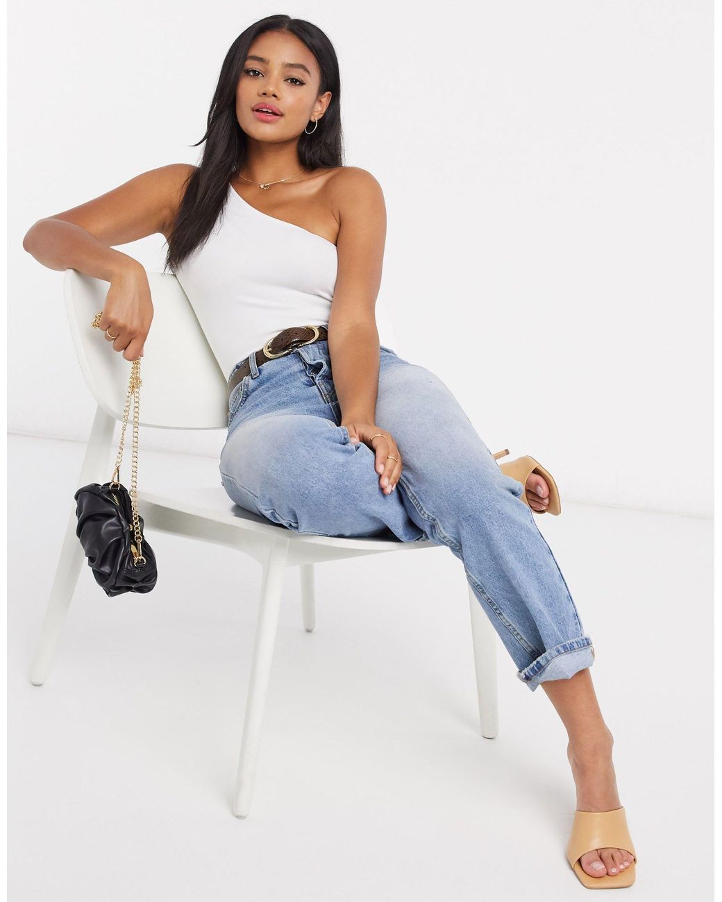 Top asimetrico blanco stradivarius deals