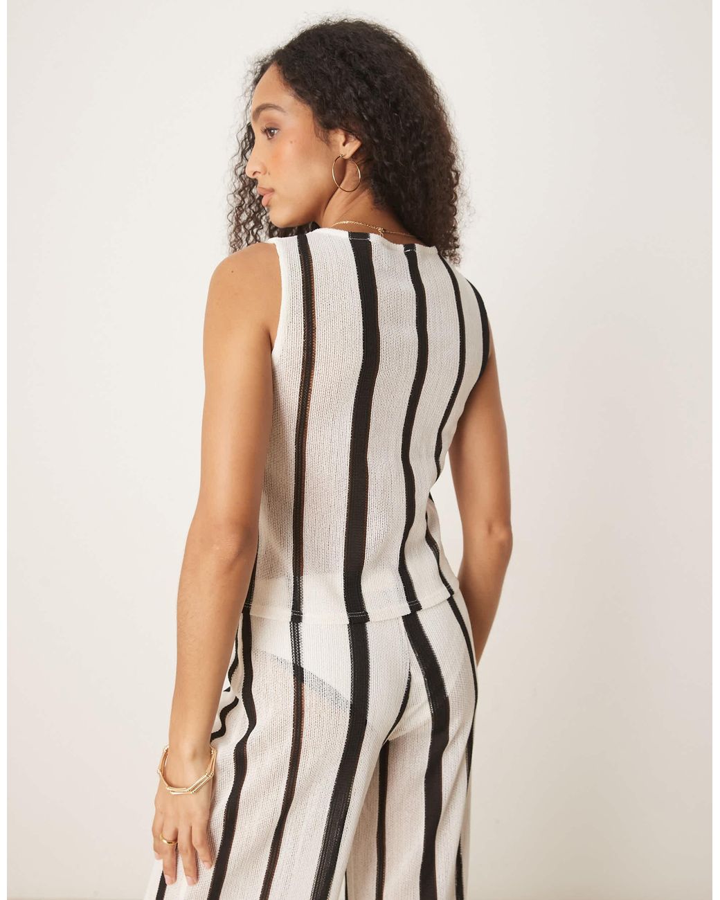 ASOS White – leicht durchscheinendes, schwarz-weiß gestreiftes westen-top mit häkel-strukturmuster, kombiteil