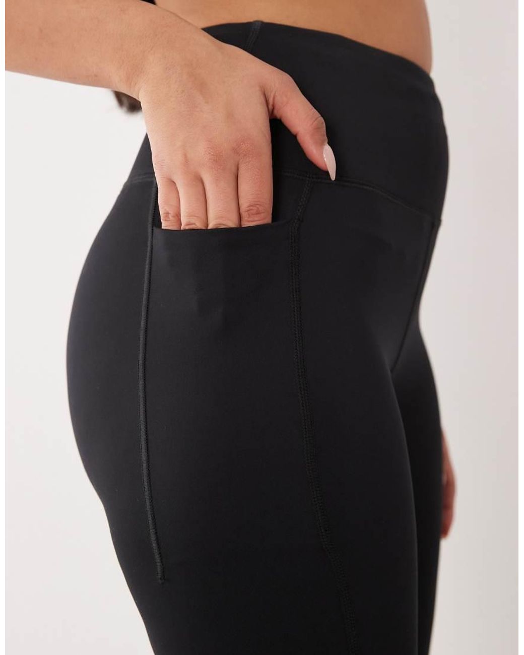 4505 Black Hourglass Icon Active Tie Waist Run legging With Phone Pocket