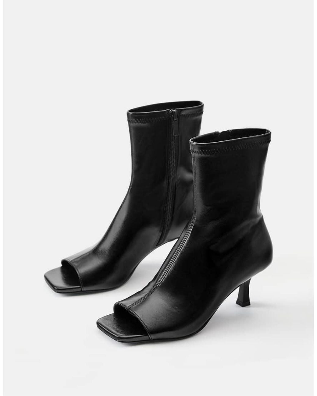 Stivaletti Spuntati Neri di Pull&Bear in Black