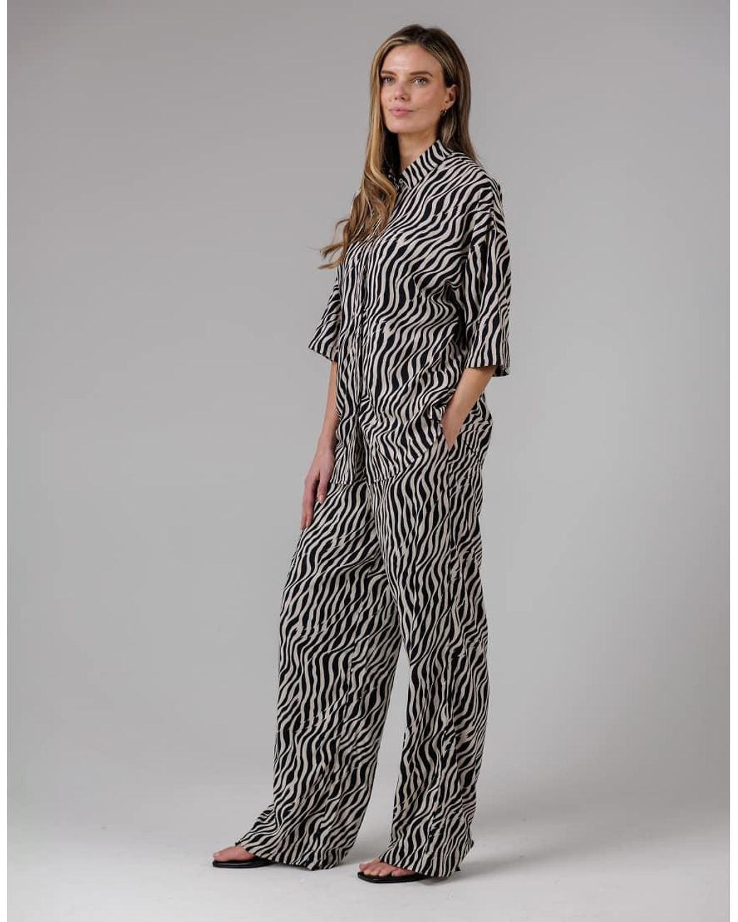French Connection Gray Tiger Print Oversized Button-Up 3/4 Length Sleeve Shirt