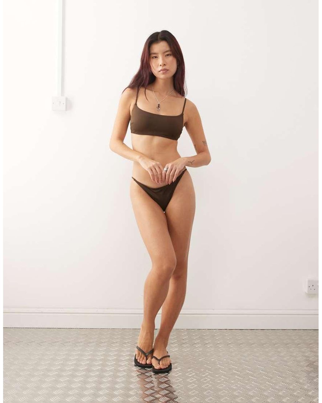 Weekday Rechte Bikinitop in het Brown