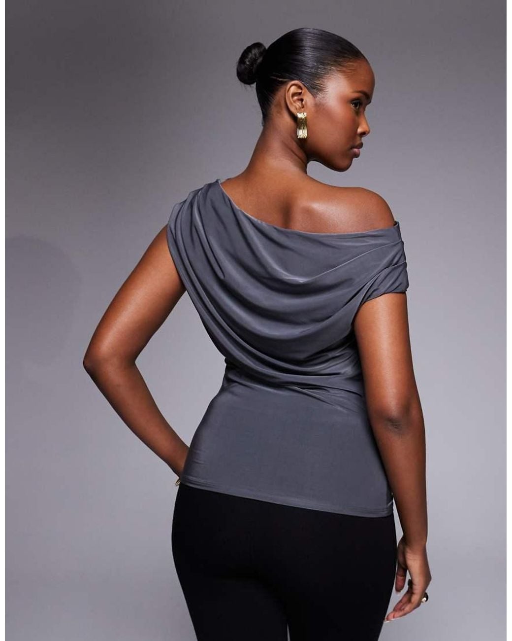 ASOS Top Van Gladde Stof Met Blote Schouder En Kanten Afwerking in het Gray