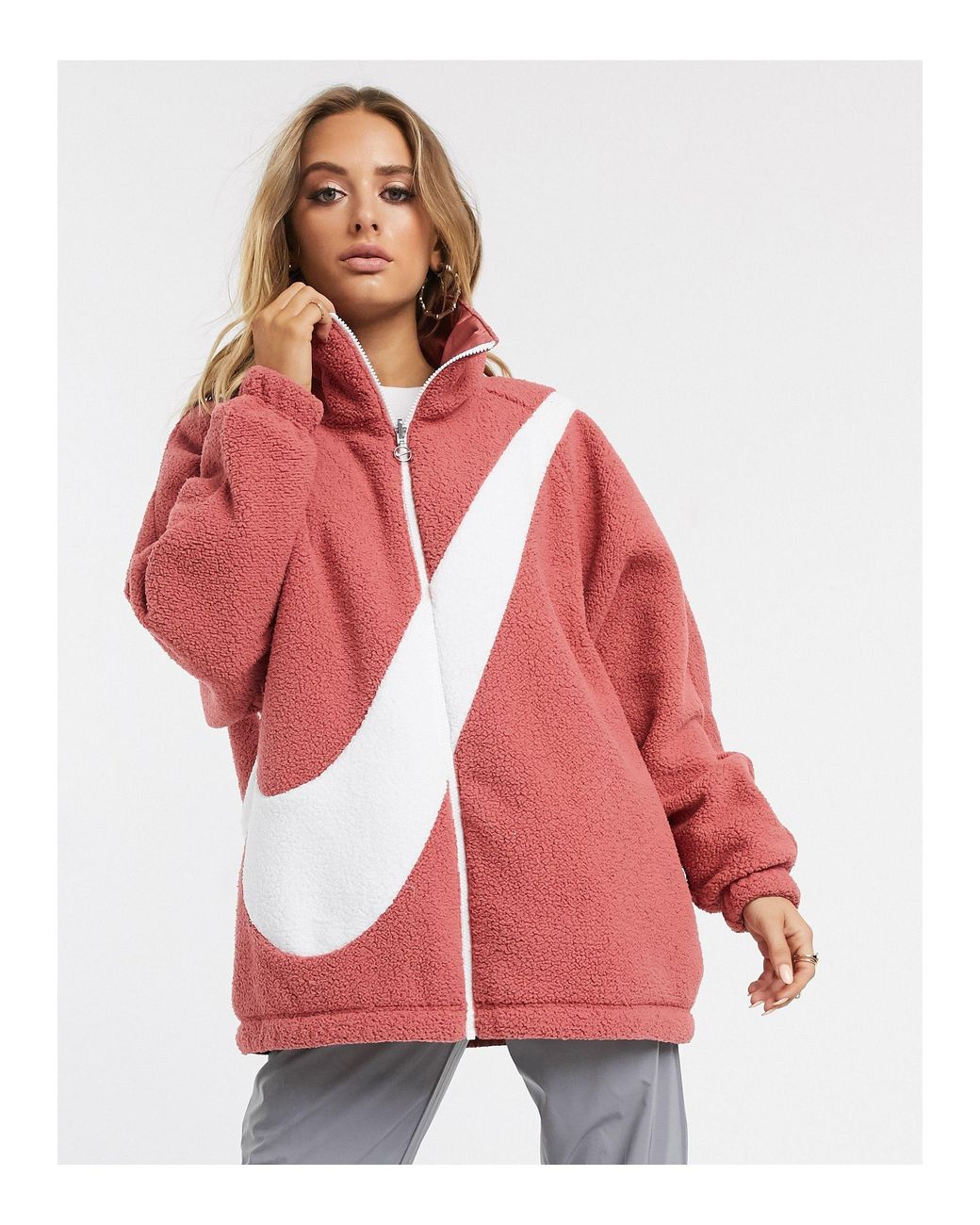 Pile double-face rosa effetto peluche con logo oversize di Nike in Rosa |  Lyst