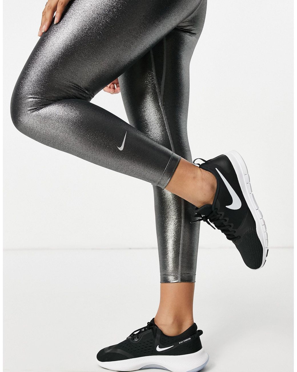 Leggings 7/8 plateado metalizado con acabado brillante icon clash one Nike  de color Negro
