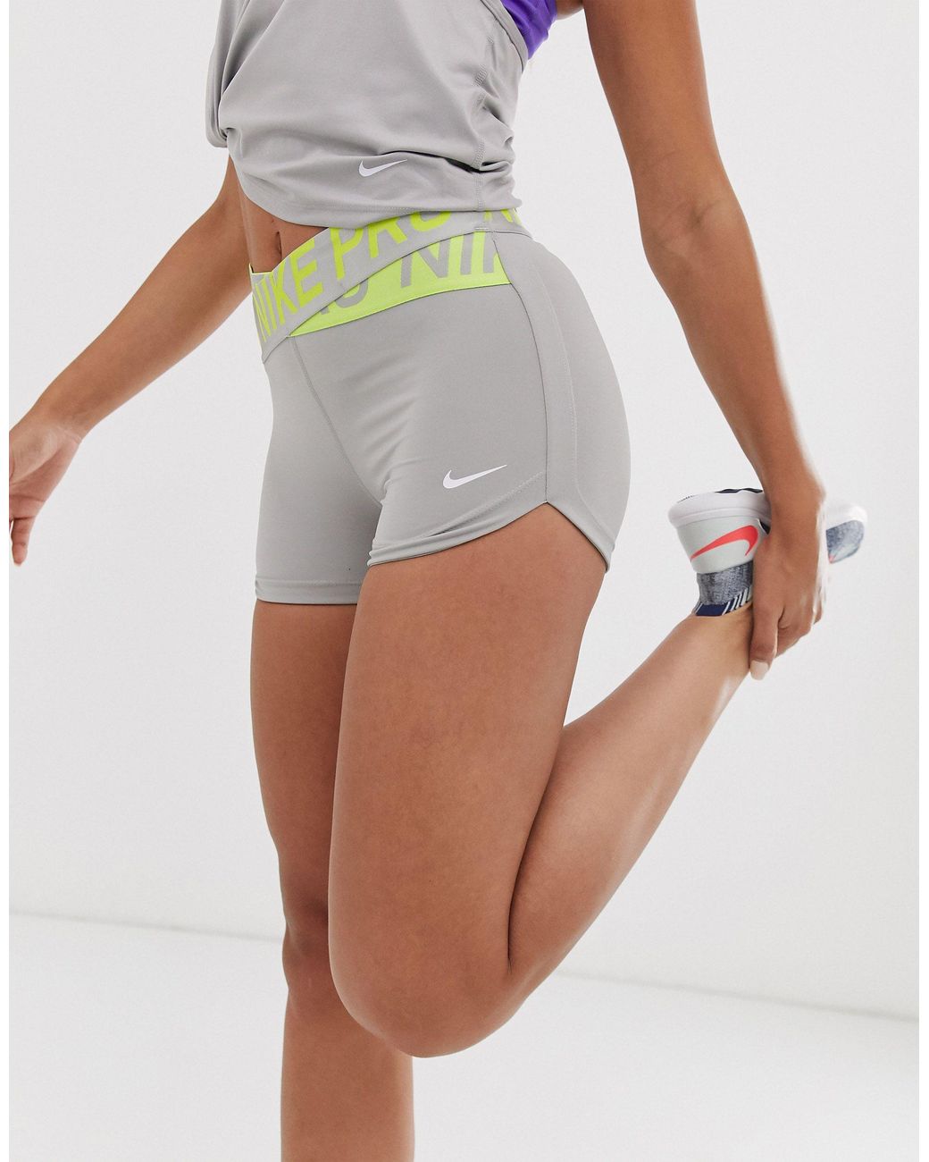 Nike Pro Training - Short croisé à ceinture contrastante - et citron vert  Nike en coloris Gris | Lyst