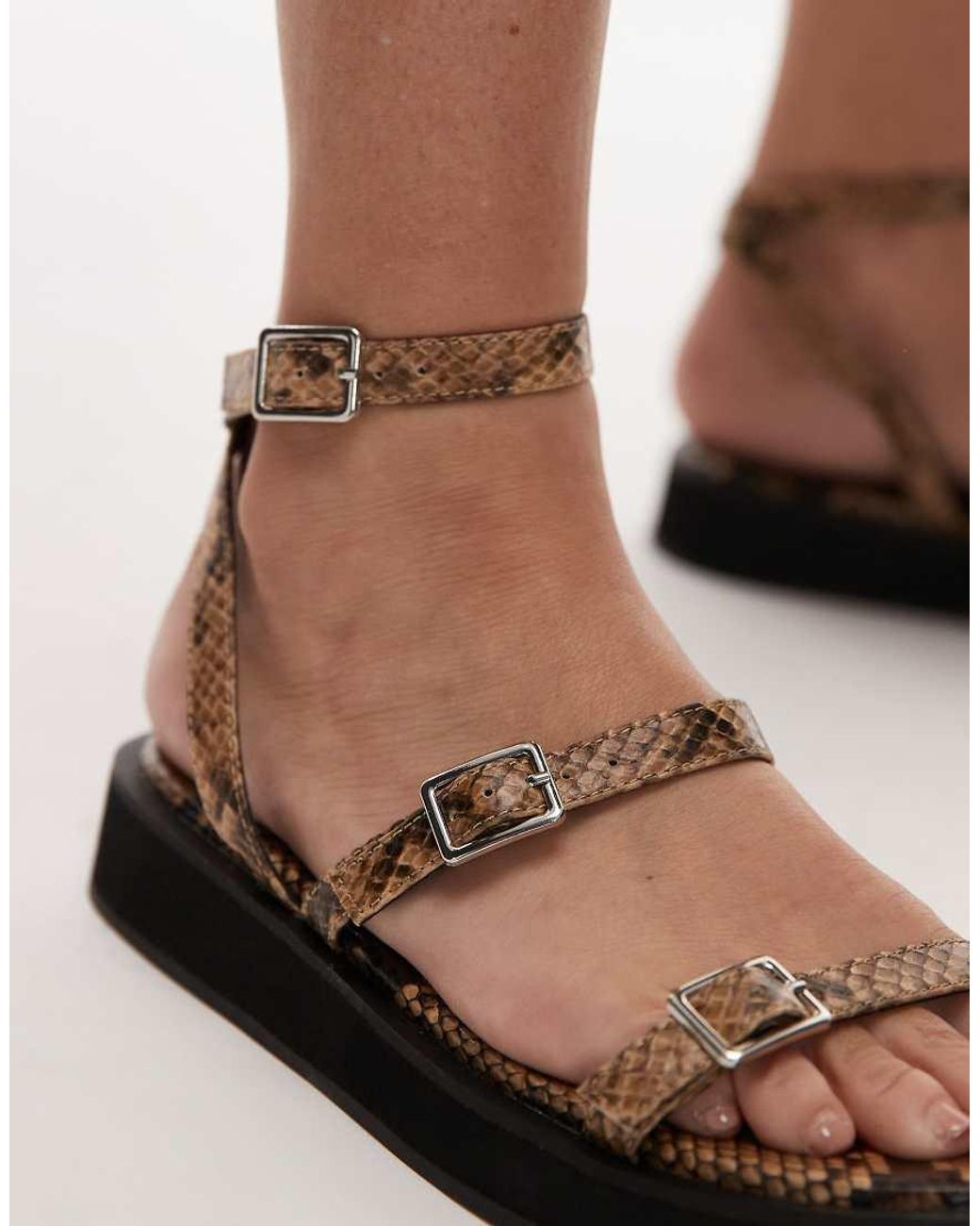 Jake di TOPSHOP in Brown