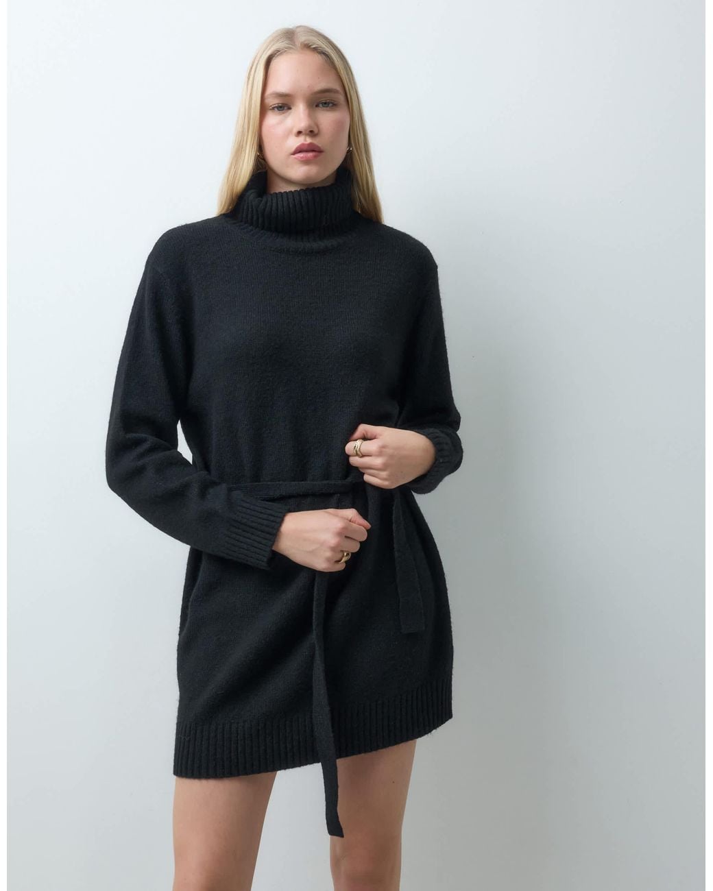 Robe courte en maille à col roulé e Threadbare en coloris Black