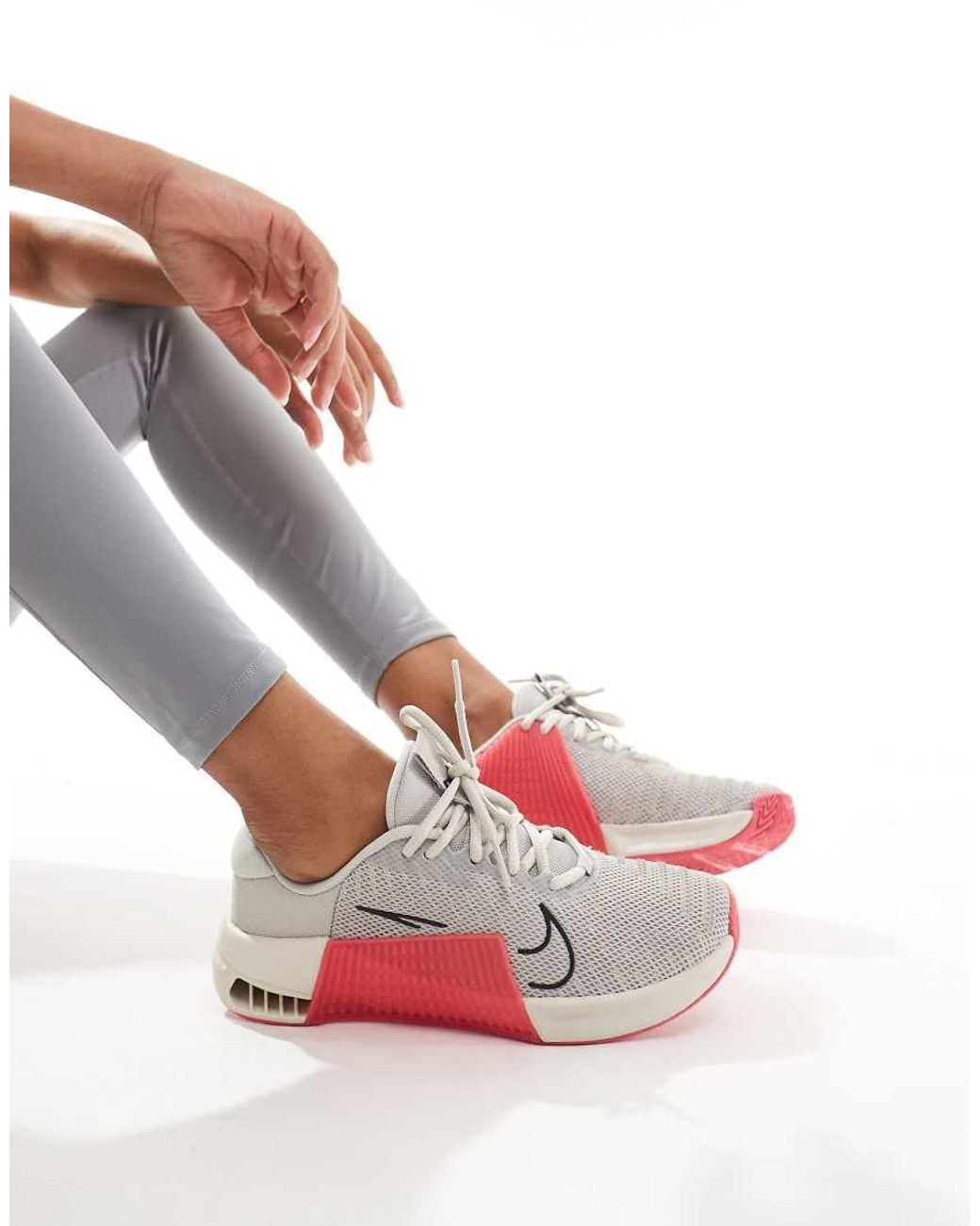 nike training air zoom fearless trainers in purple