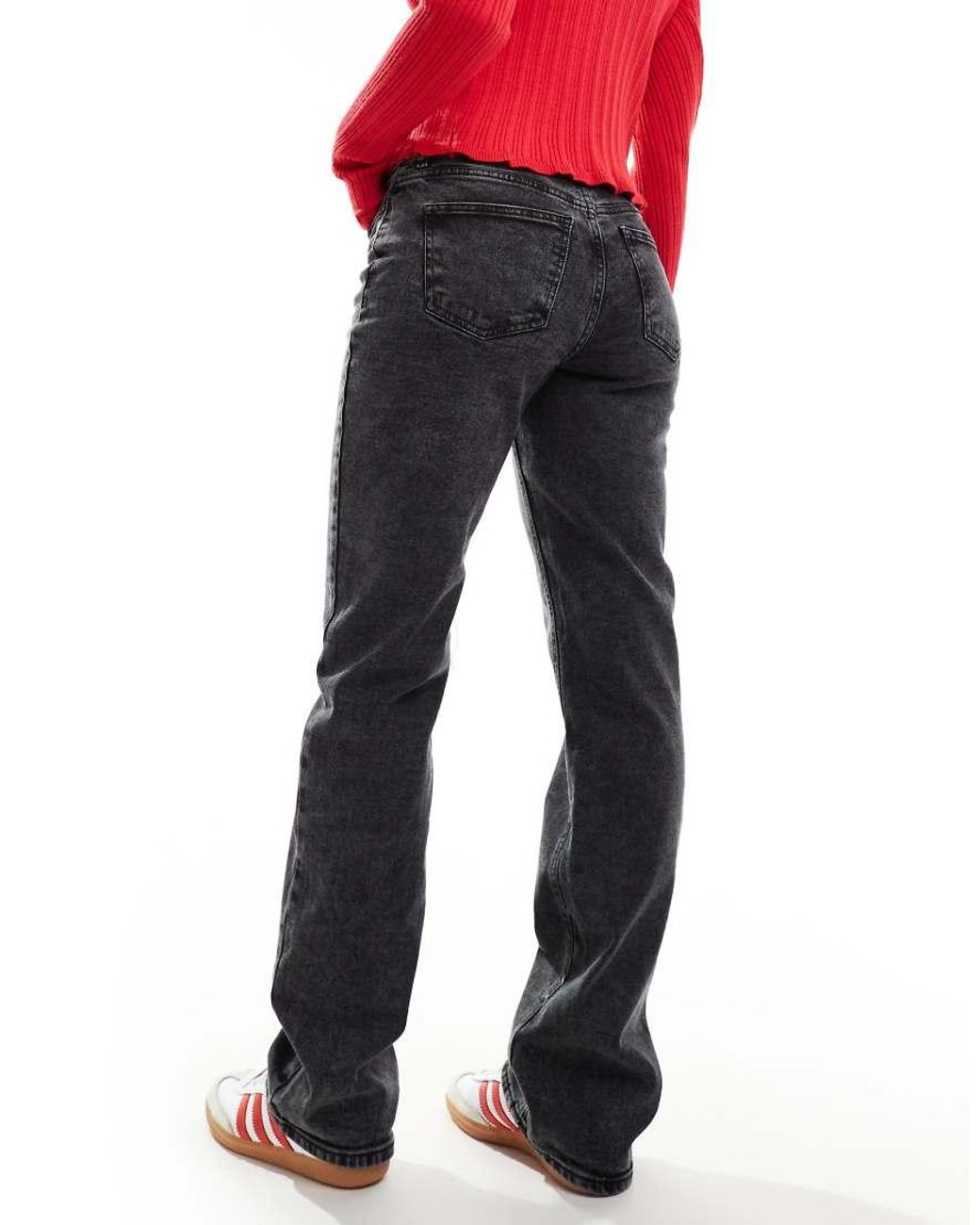 Kelly di Pieces in Red