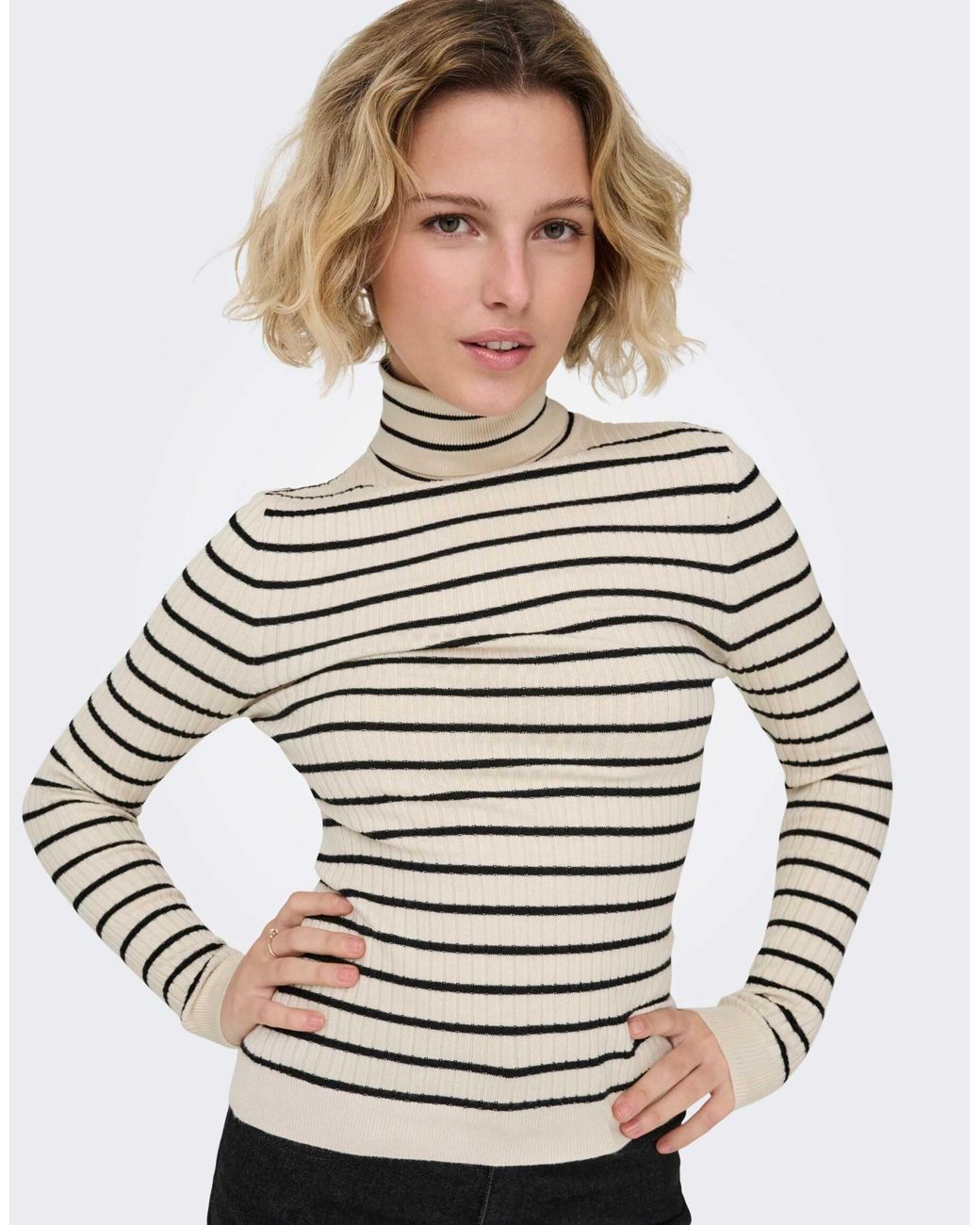 ONLY White Karol gestreifter strickpullover mit rollkragen