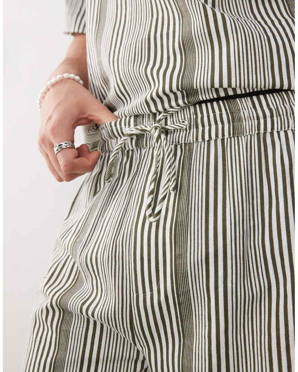 Collusion Natural Textured Woven Shorts for men