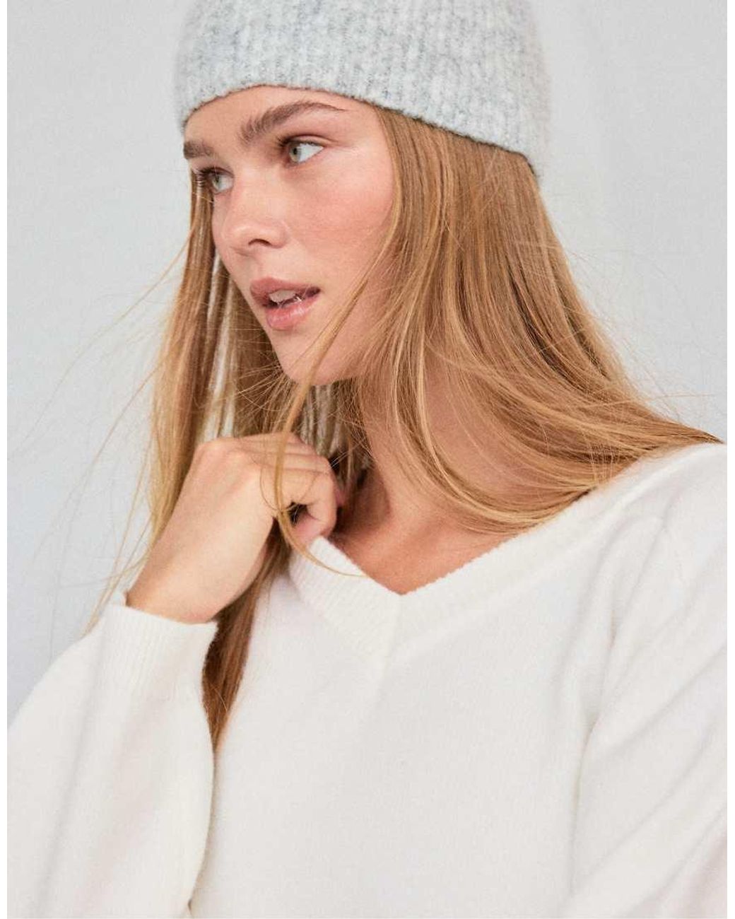 Stradivarius White Basic V-neck Knit Jumper