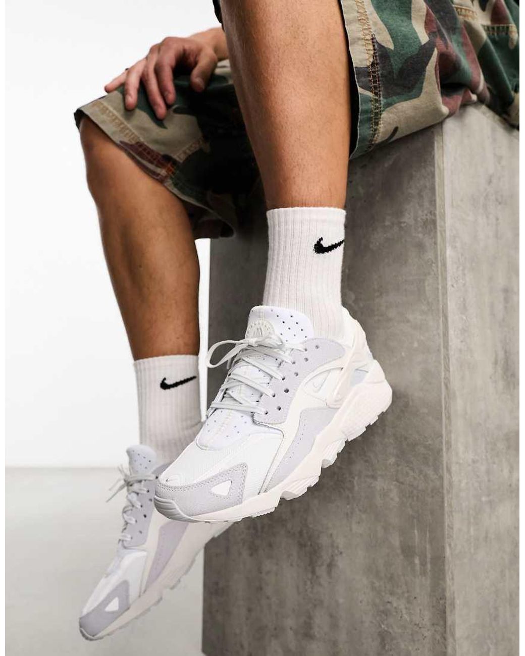 Nike air huarache all white on feet hotsell