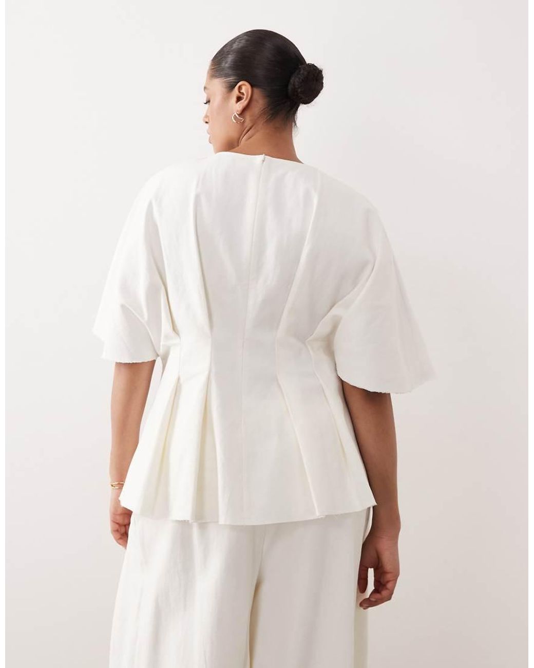 ARRANGE White Curve Pleated Cinched Waist Tee Co Ord