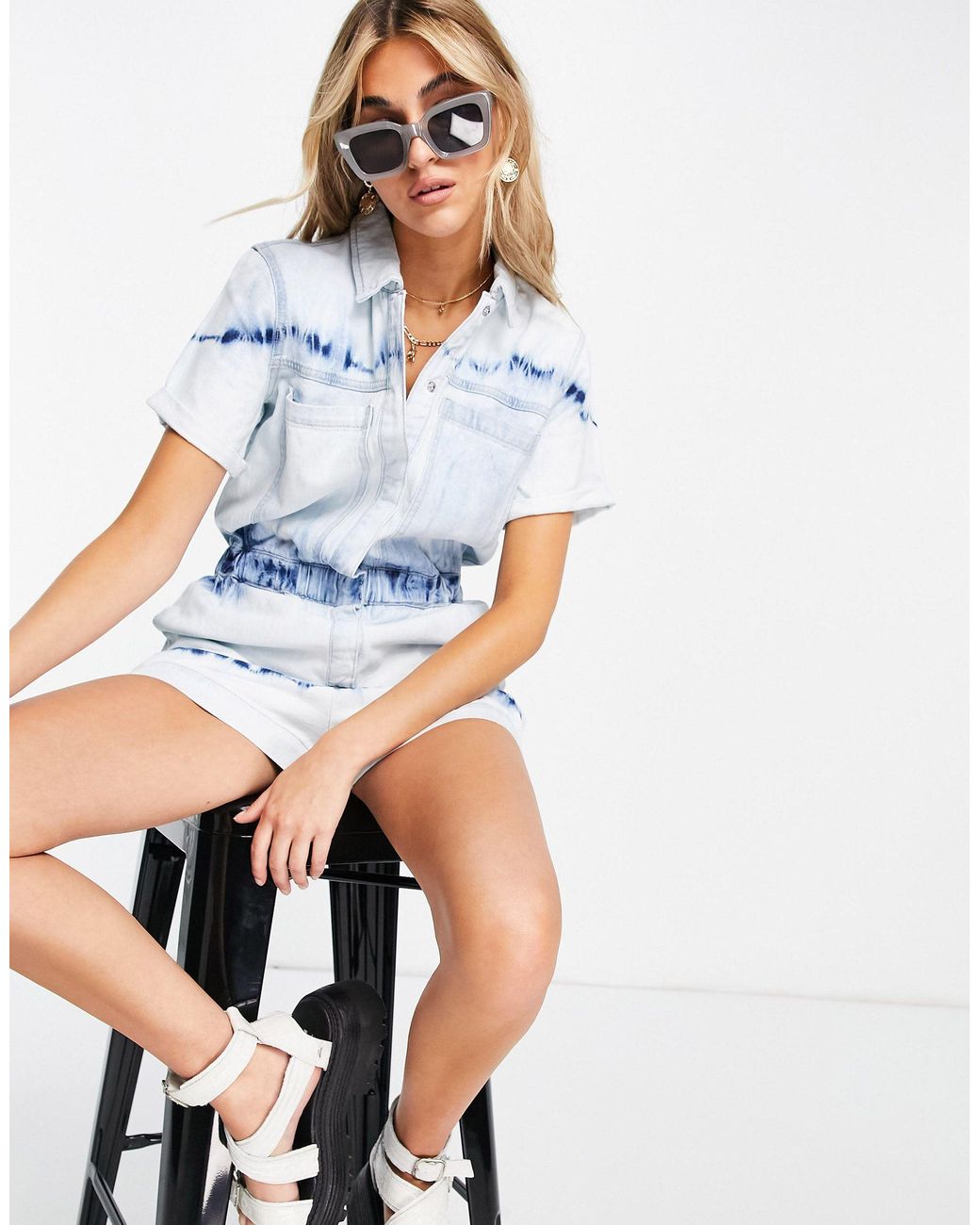 Mono corto vaquero con bolsillos largos y efecto tie dye ONLY de color Azul  - Lyst