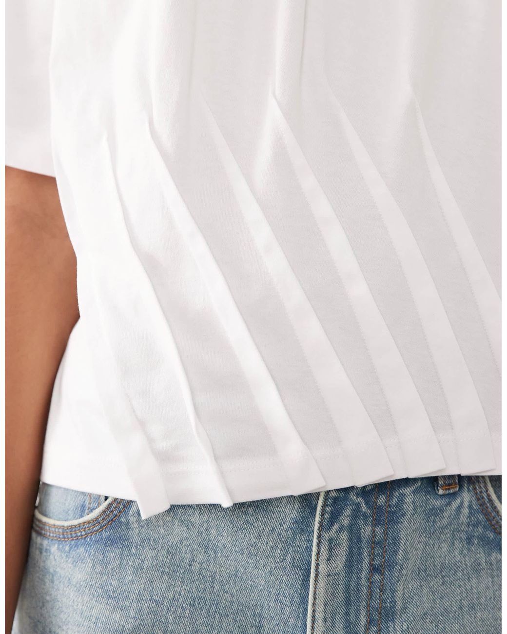 Top asymétrique avec rabat ASOS en coloris White