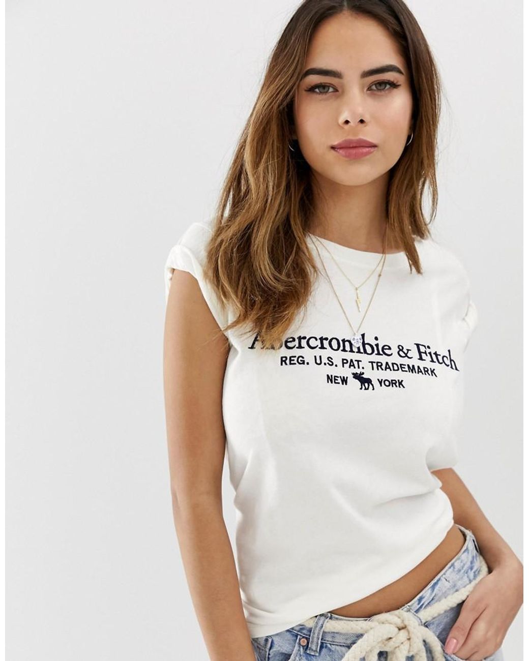 Abercrombie & Fitch Cotton T-shirt With Logo in White | Lyst