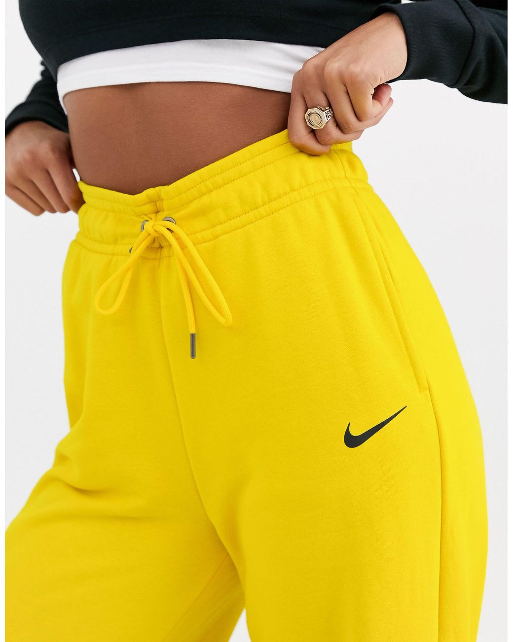 Nike Baumwolle – Gelbe Jogginghose mit hoher Taille und weiten Hosenbeinen  in Gelb | Lyst AT