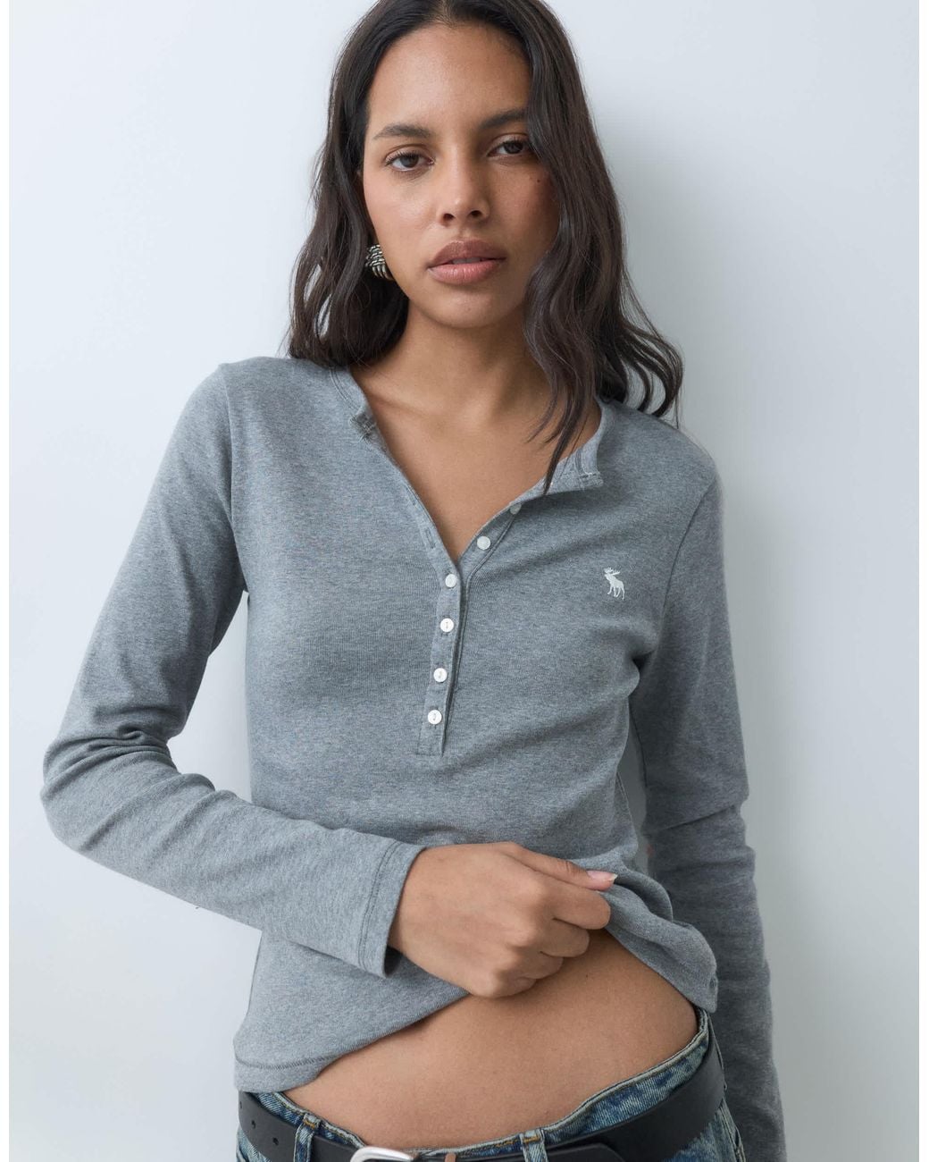 Abercrombie & Fitch Icon Logo Ribbed Long Sleeve Henley Top in Gray | Lyst