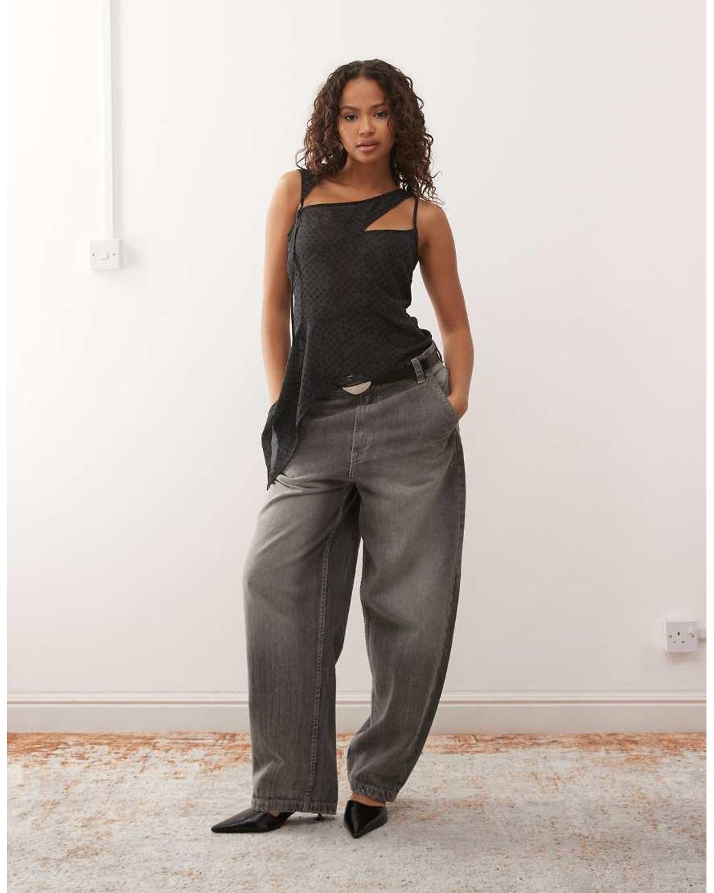 Weekday Asymmetrische Top Van Chiffon Met Uitsnijdingen En Stippenprint in het Brown