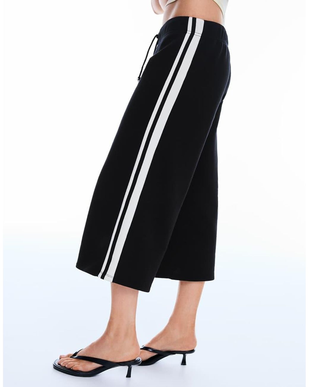Bershka White Contrast Side-stripe Capris