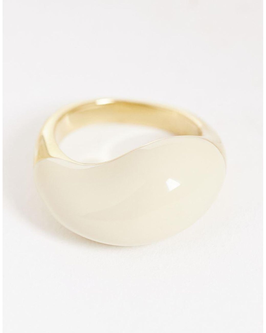 & Other Stories Ring Met Grote Ovale Crèmekleurige Steen in het White