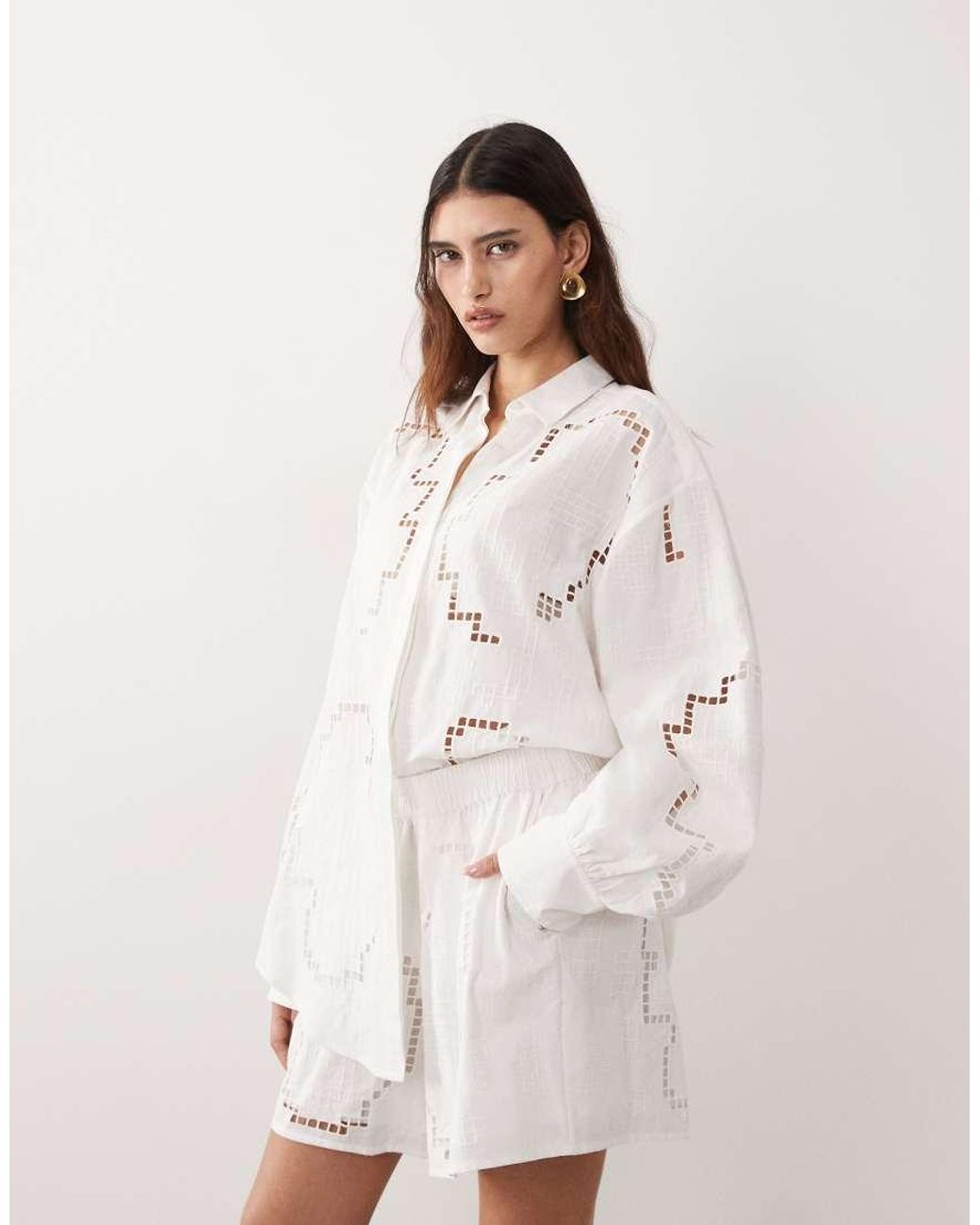 ARRANGE Natural Cutwork Embroidered Shorts