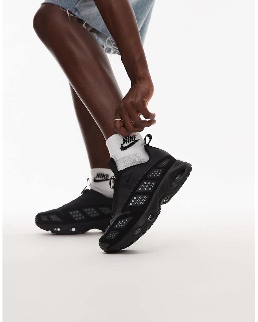 nike zip up trainers