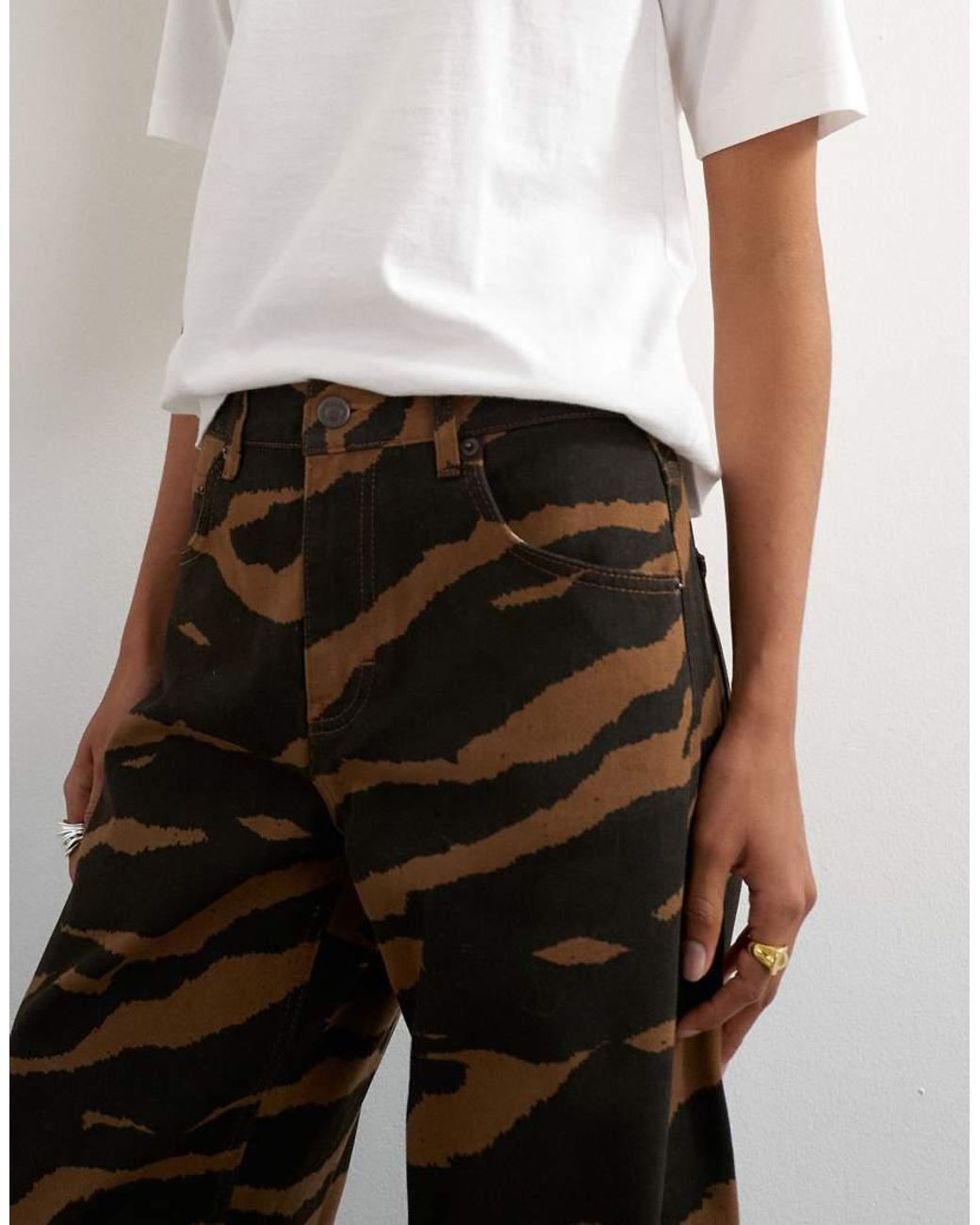 TOPSHOP Brown Mid Rise Barrel Jean