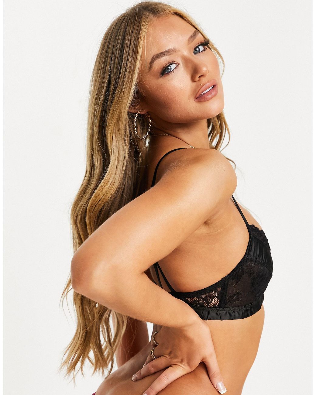 underboob bralette