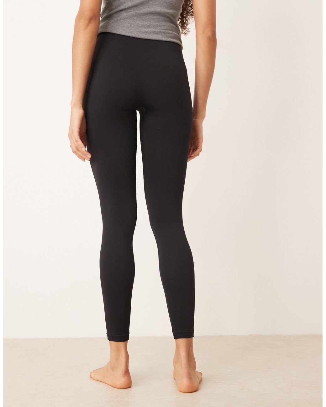 Legging effet sculptant Spanx en coloris Natural