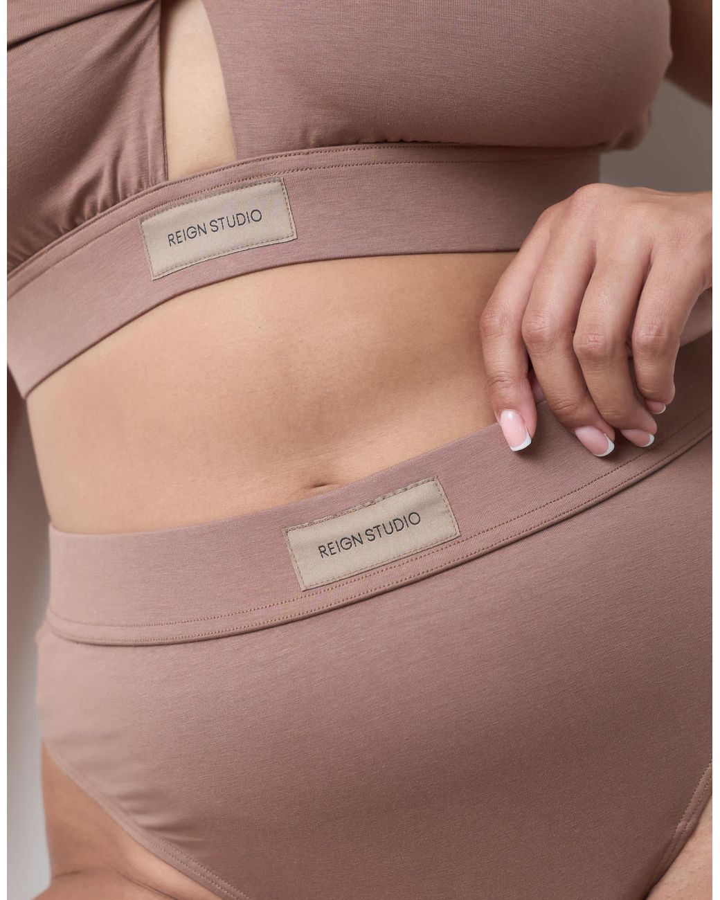 String taille haute beige Reign Studio en coloris Brown