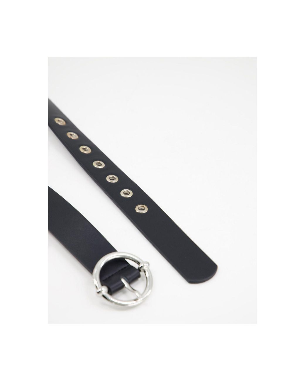 Cintura nera con fibbia tonda di Stradivarius in Bianco | Lyst
