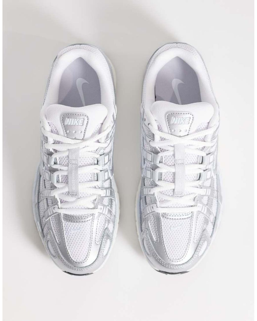 P-6000 di Nike in White