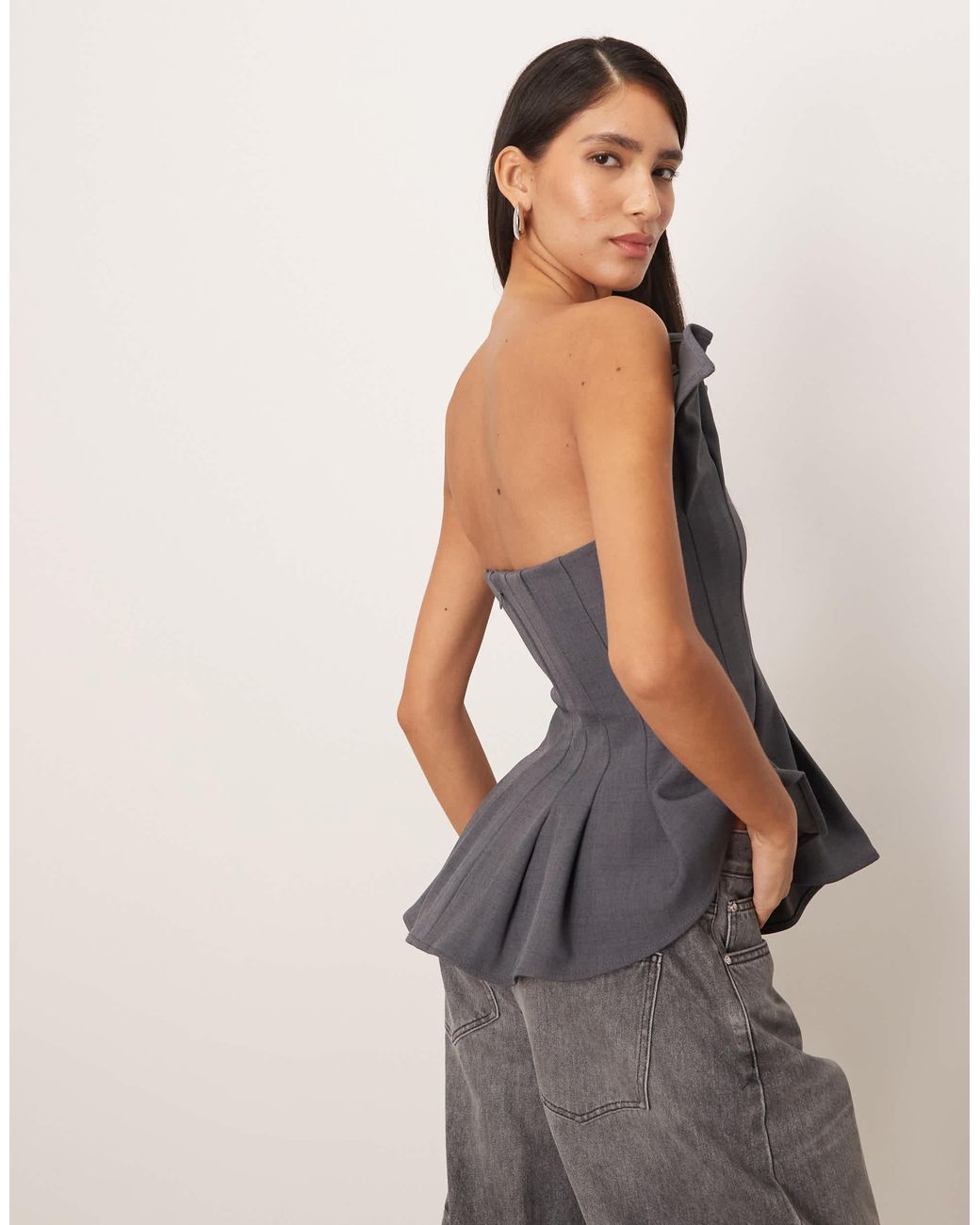 ARRANGE Gray – trägerloses, figurbetontes longline-oberteil