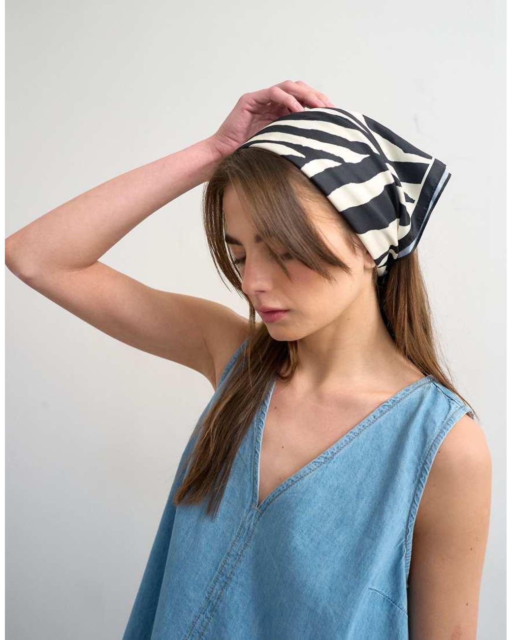 TOPSHOP Blue Denim V-neck Mini Shift Dress
