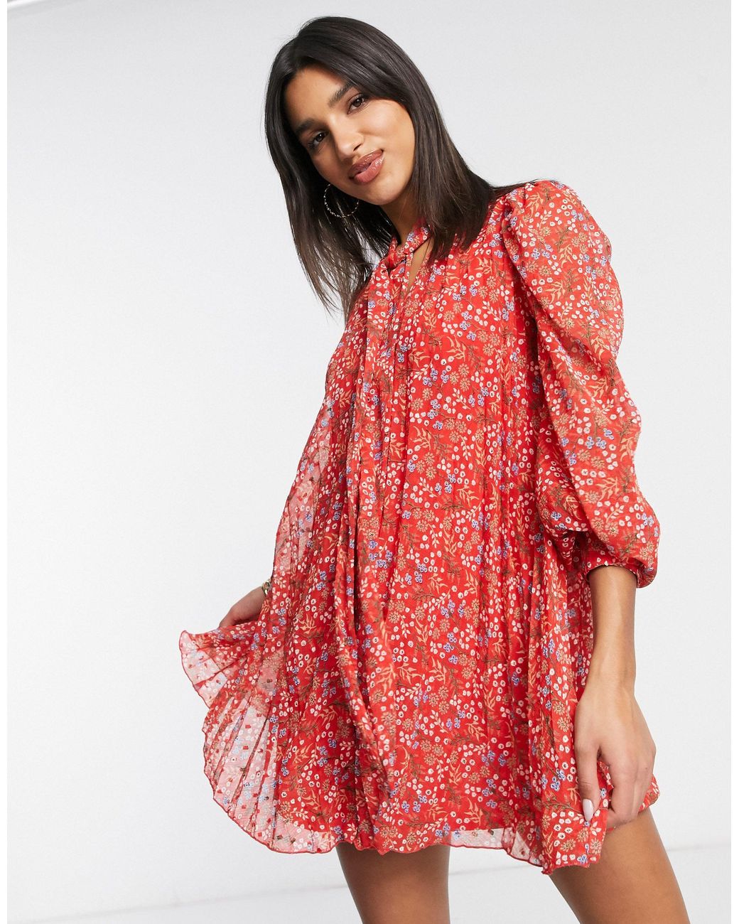 Robe trapèze courte plissée à imprimé fleurs avec liens au col - rouge ASOS  en coloris Rouge | Lyst