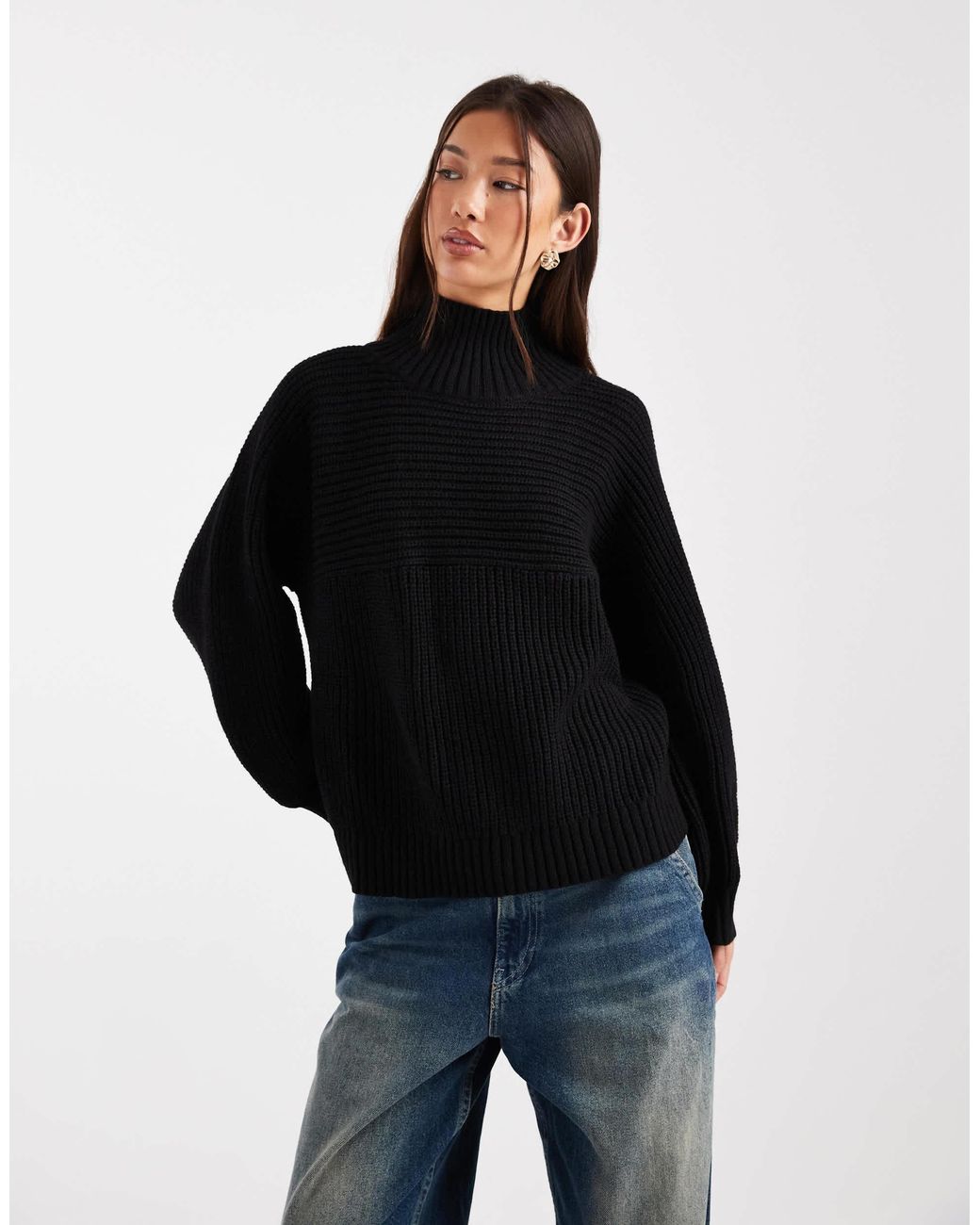 Libby - pull à col montant Monki en coloris Black