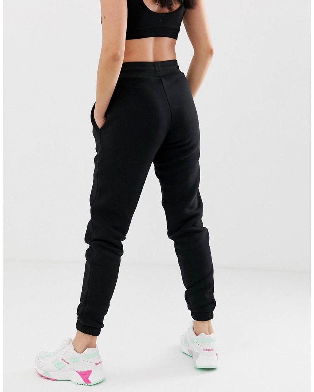 Damen Enge Jogginghose in schwarz Damen Enge Jogginghose in schwarz