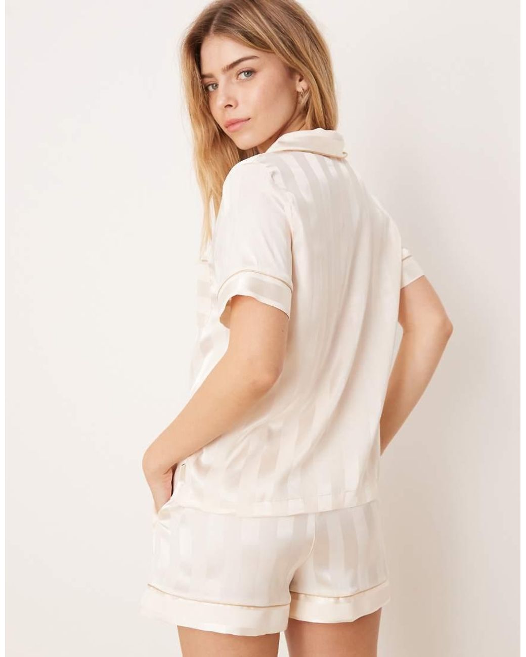 Chelsea Peers White Bridal Jacquard Satin Short Sleeve Revere Shirt And Shorts Set