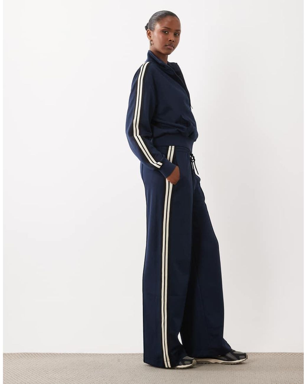 GOOD AMERICAN Blue Satin Stripe Detail Track Pants