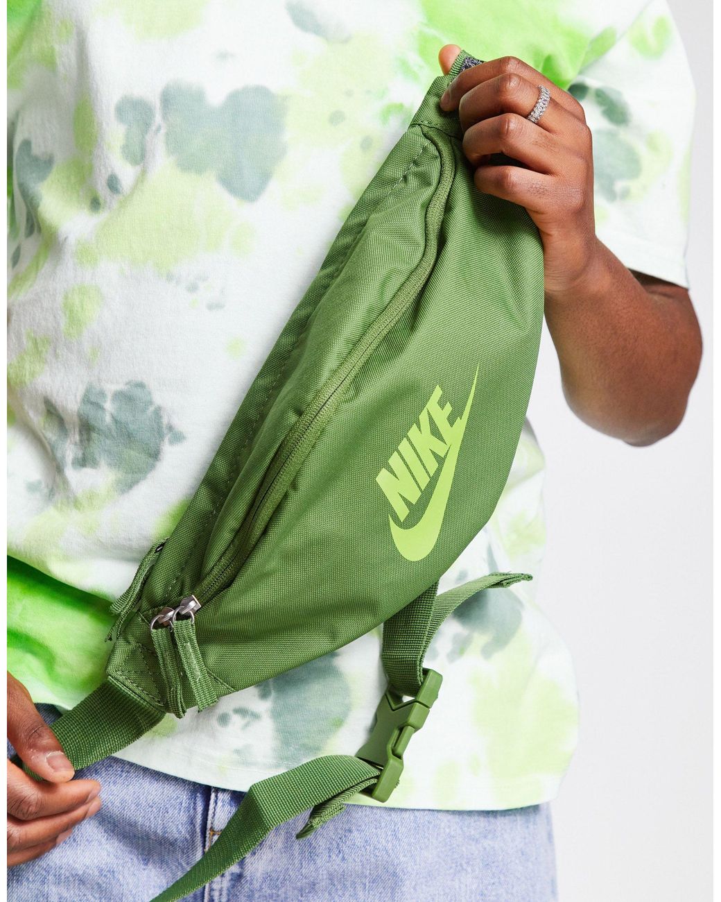 Riñonera heritage Nike de hombre de color Verde | Lyst