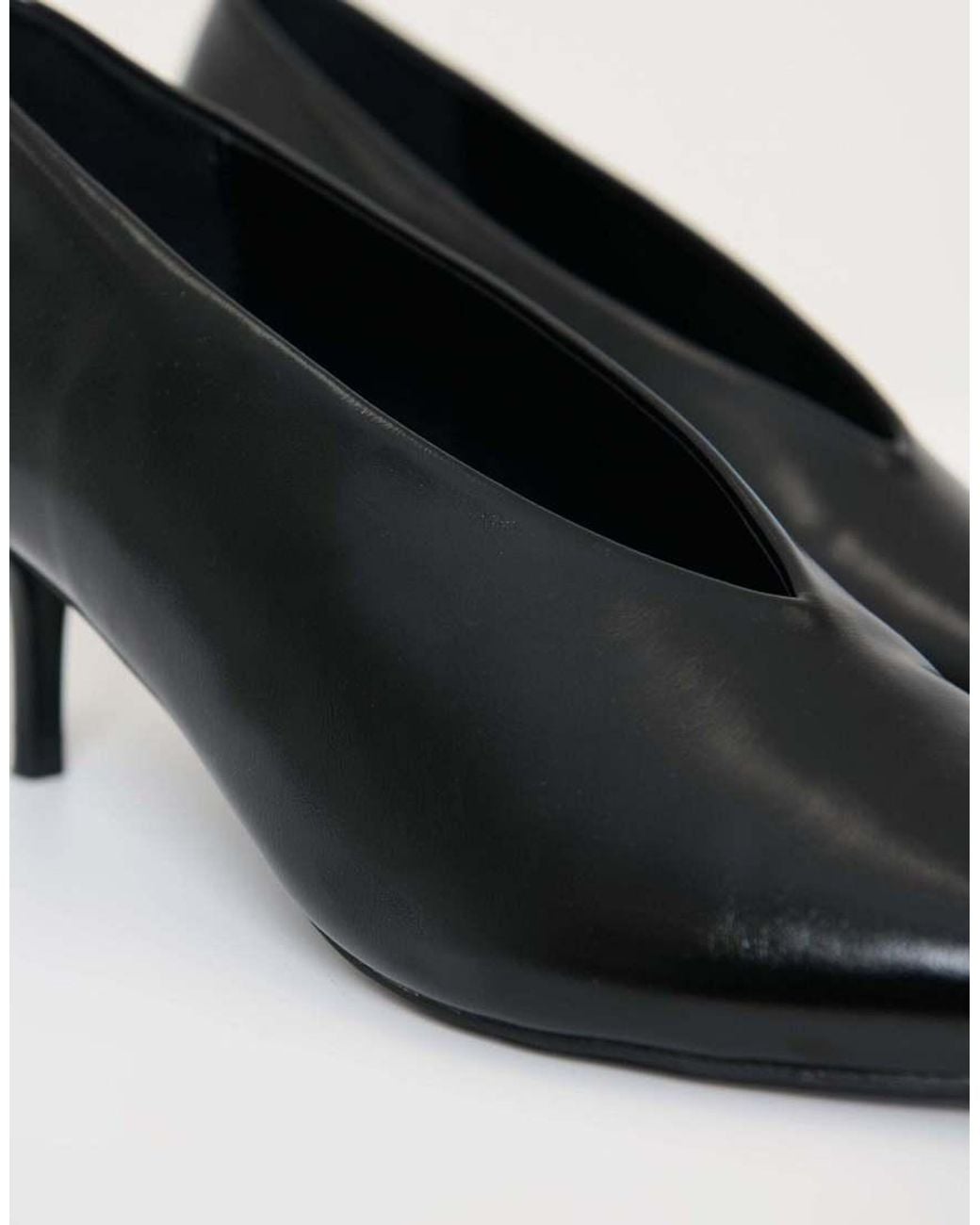 Threadbare Black Pointed Kitten Heels