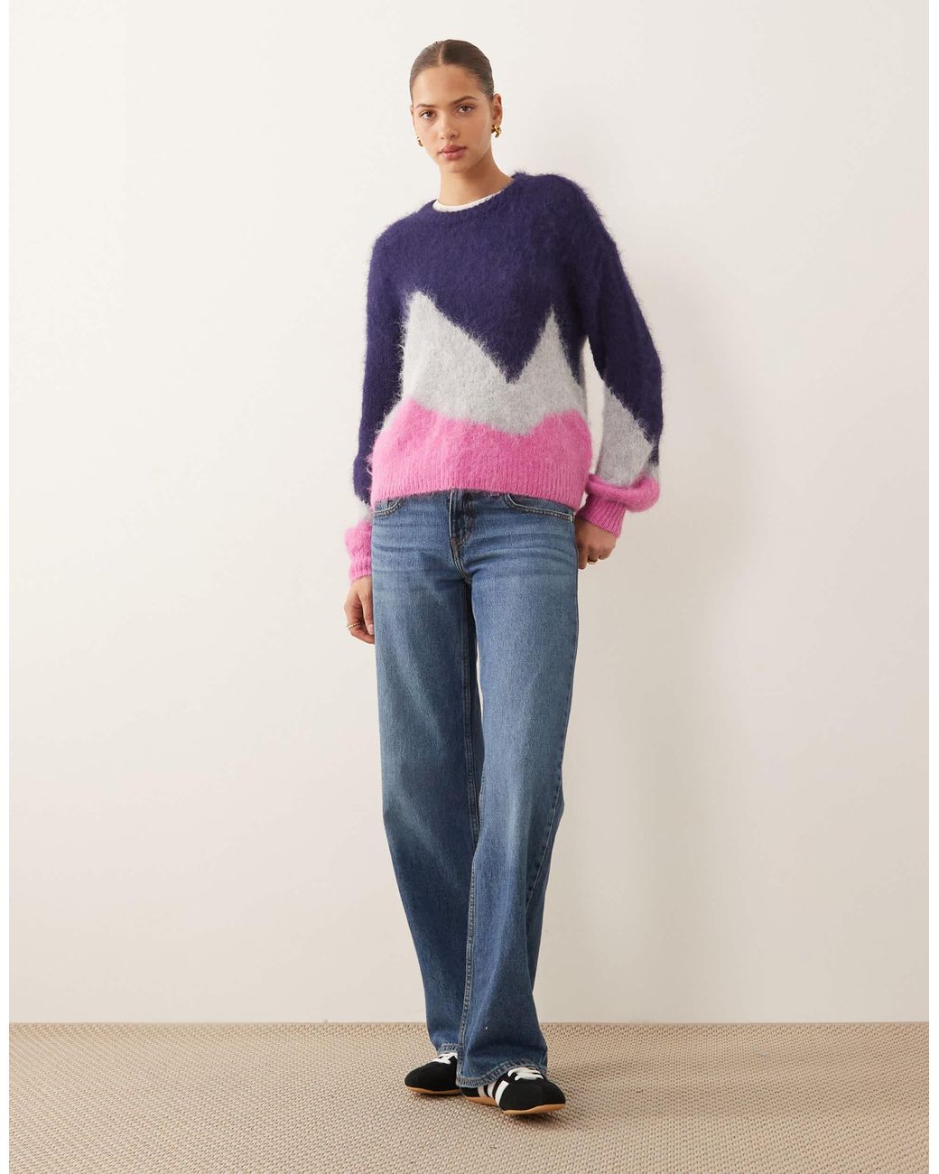 Vila Blue – flauschiger strickpullover mit diagonalem streifenmuster